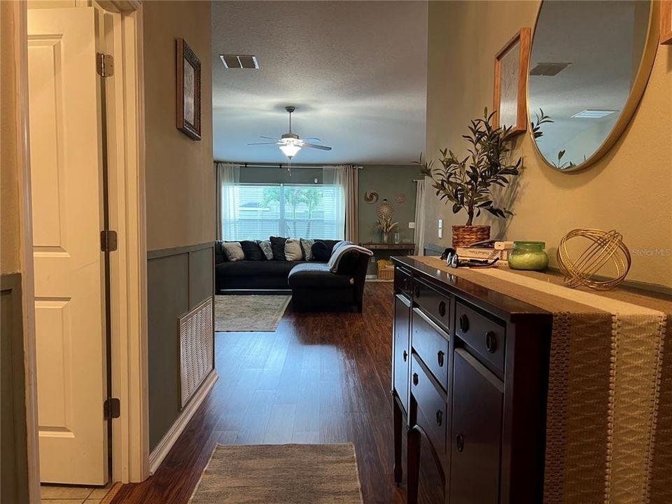 En Venta: $275,000 (4 camas, 2 baños, 1935 Pies cuadrados)