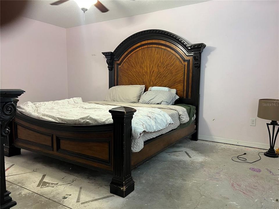 En Venta: $275,000 (4 camas, 2 baños, 1935 Pies cuadrados)