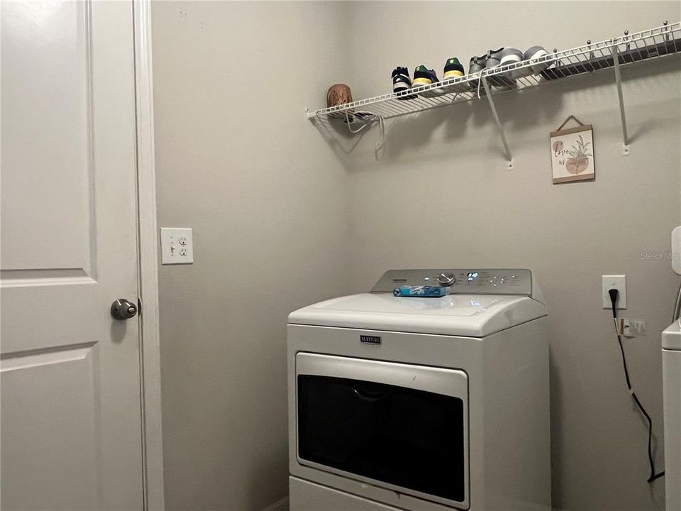 En Venta: $275,000 (4 camas, 2 baños, 1935 Pies cuadrados)