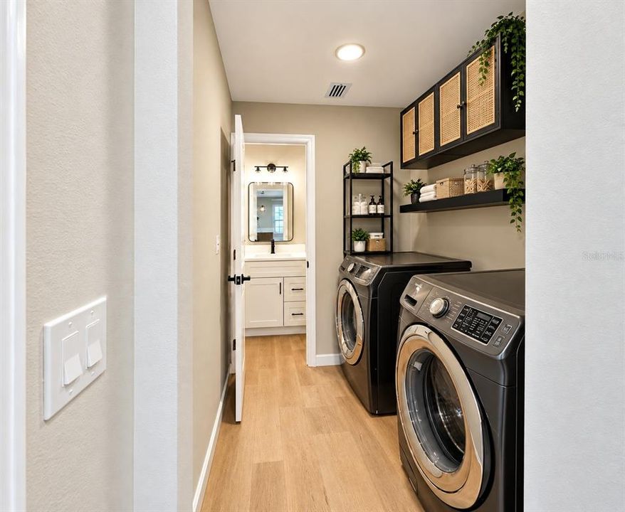 For Sale: $399,900 (4 beds, 2 baths, 1676 Square Feet)