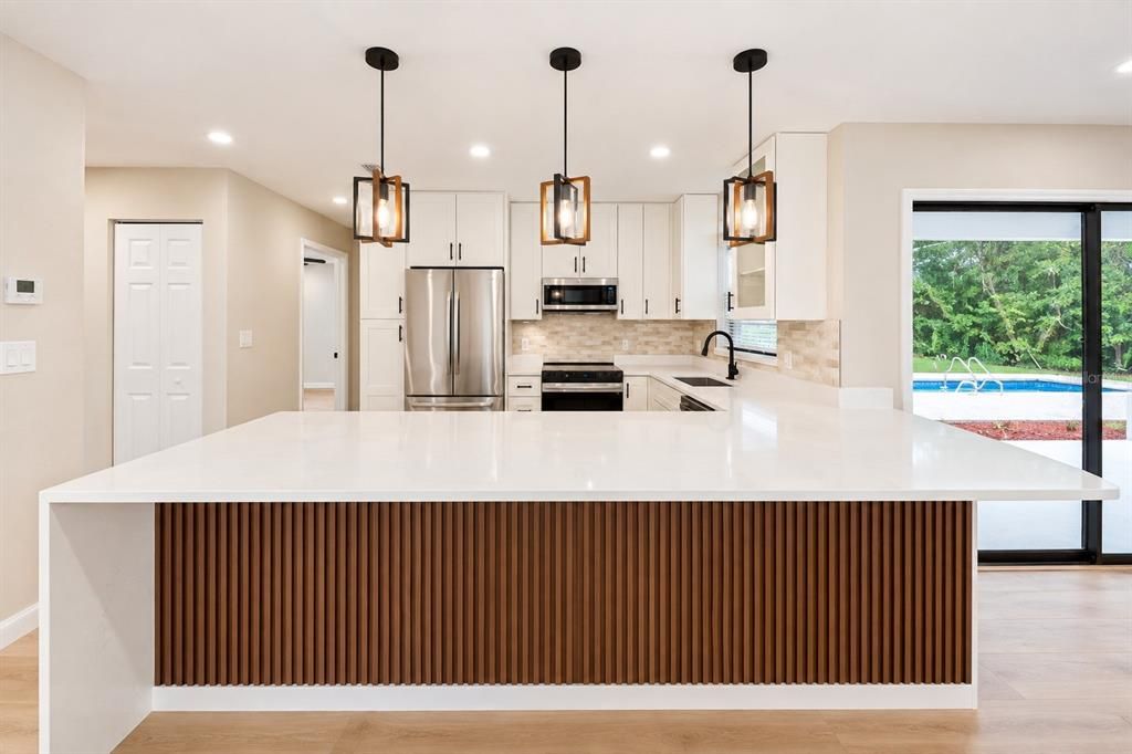 For Sale: $399,900 (4 beds, 2 baths, 1676 Square Feet)