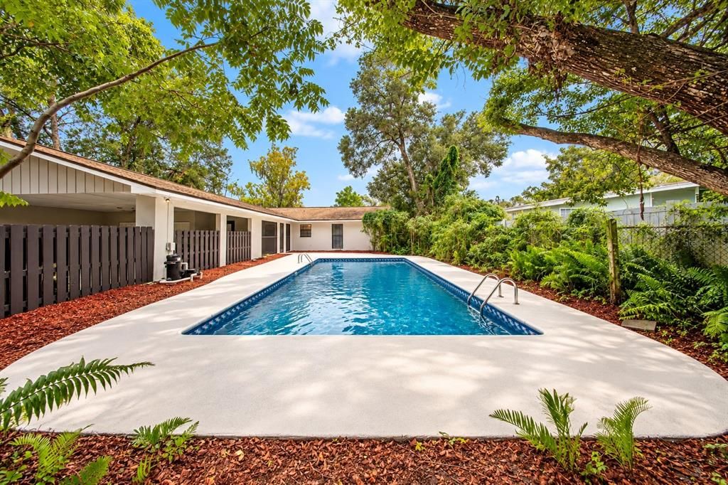 For Sale: $399,900 (4 beds, 2 baths, 1676 Square Feet)