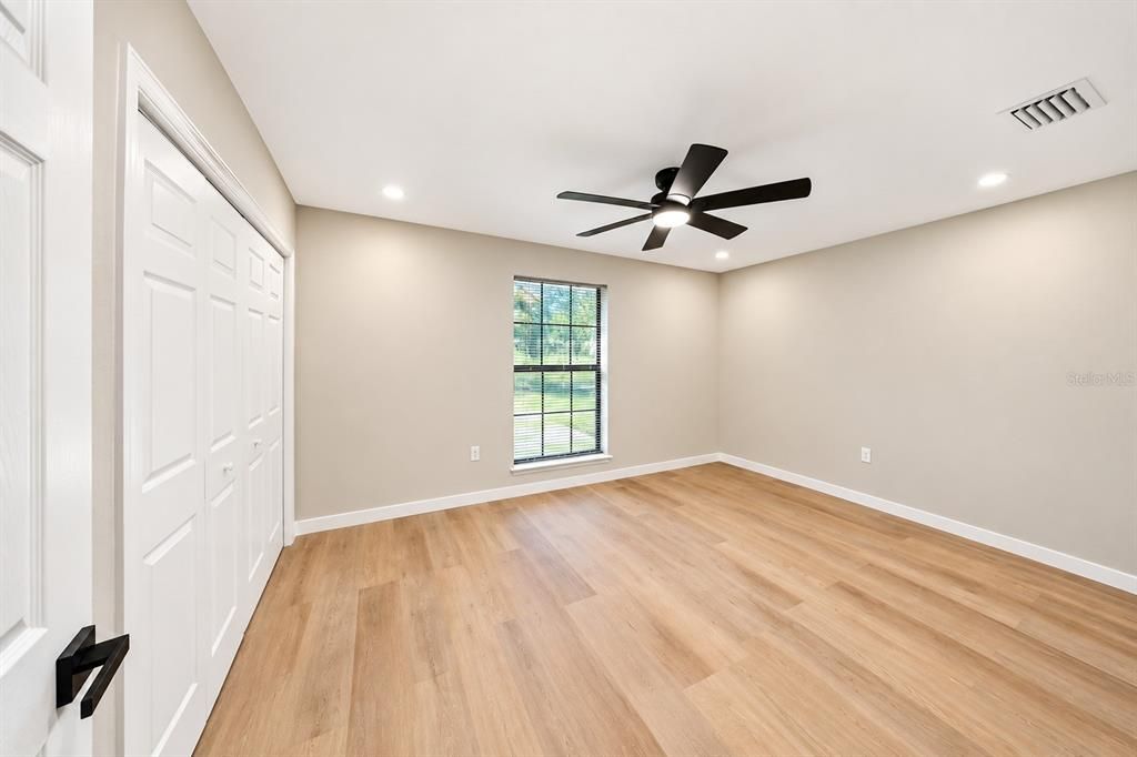 For Sale: $399,900 (4 beds, 2 baths, 1676 Square Feet)