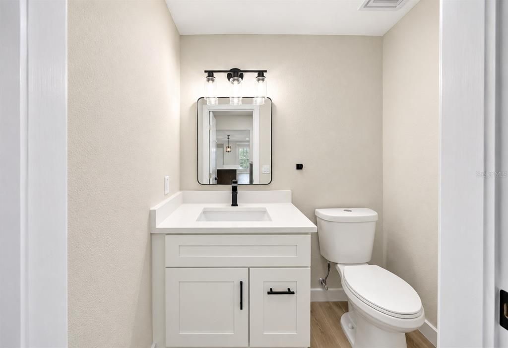 For Sale: $399,900 (4 beds, 2 baths, 1676 Square Feet)