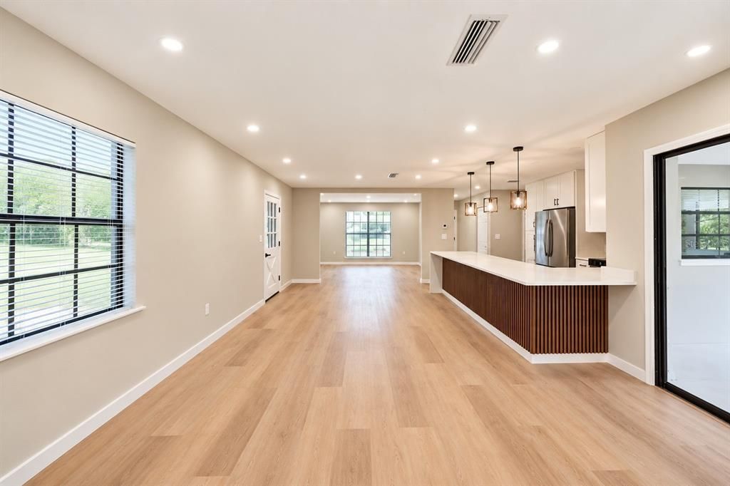 For Sale: $399,900 (4 beds, 2 baths, 1676 Square Feet)