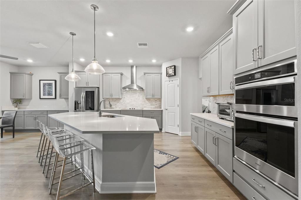 For Sale: $950,000 (4 beds, 3 baths, 2687 Square Feet)