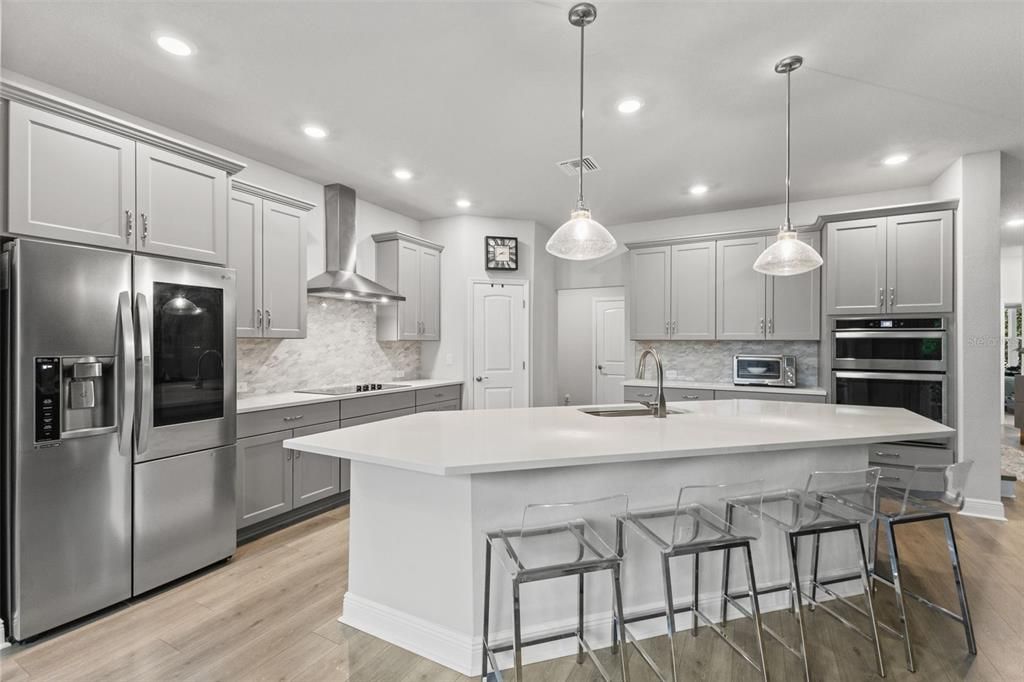 For Sale: $950,000 (4 beds, 3 baths, 2687 Square Feet)