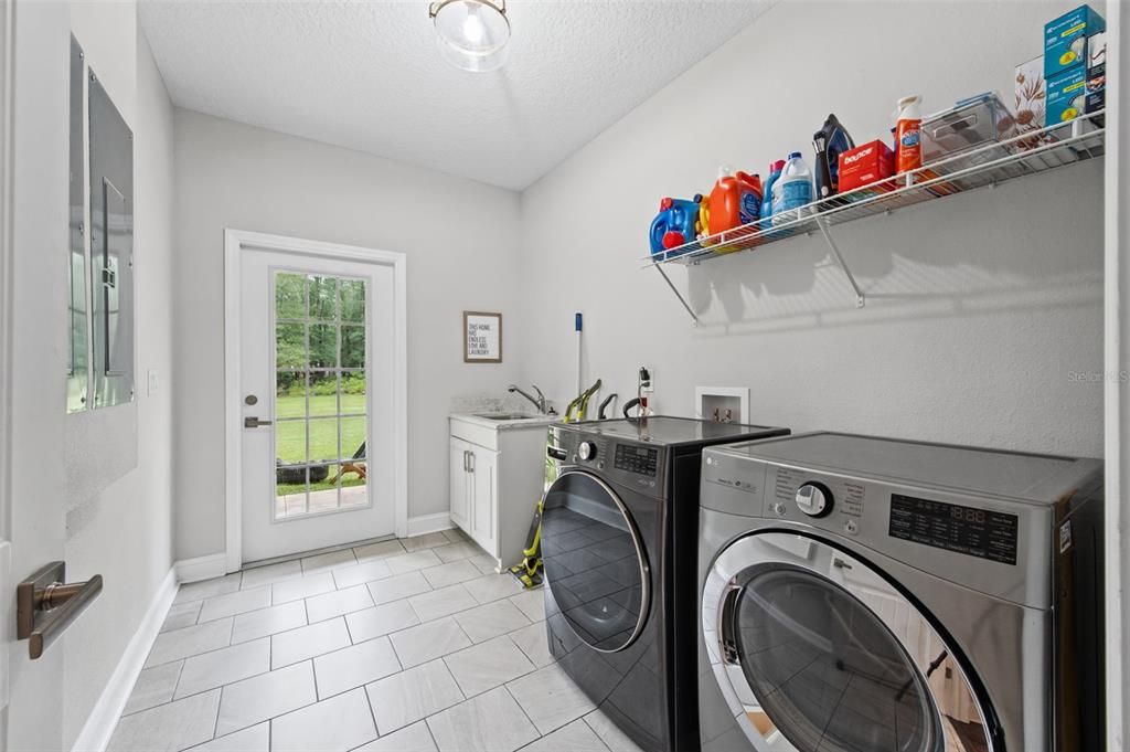 For Sale: $779,000 (4 beds, 3 baths, 4488 Square Feet)