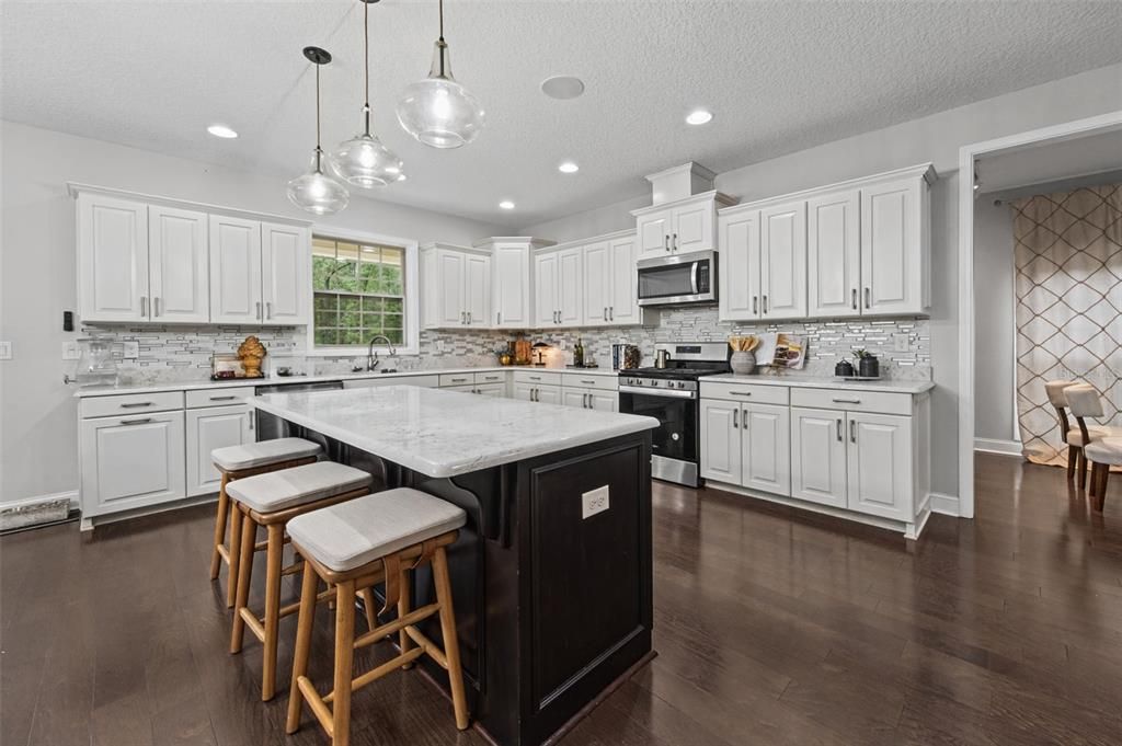 For Sale: $779,000 (4 beds, 3 baths, 4488 Square Feet)