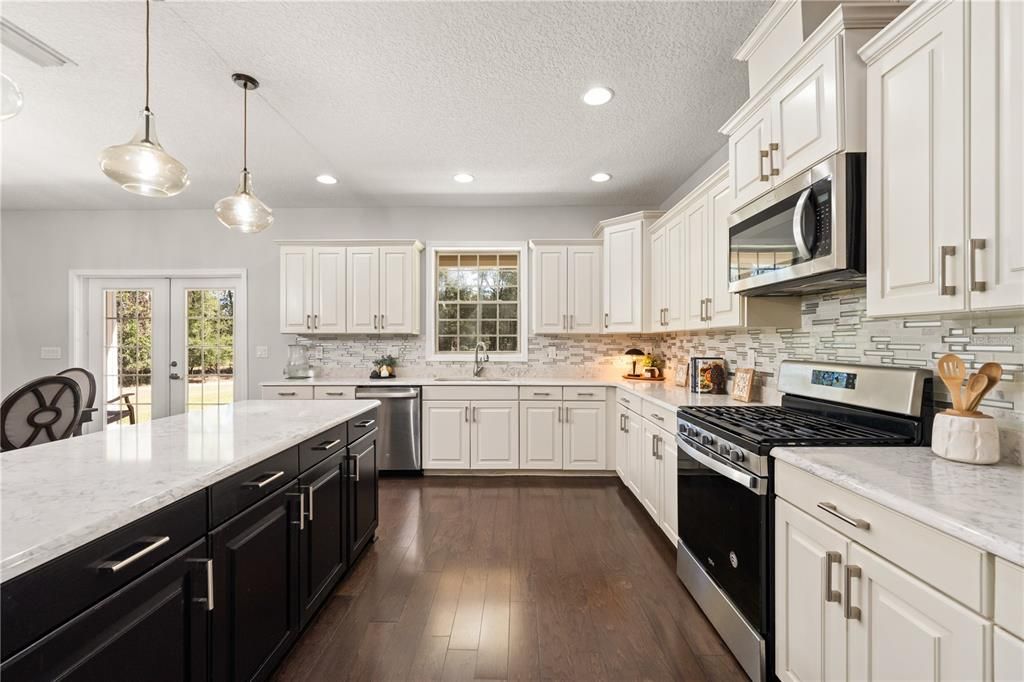 For Sale: $779,000 (4 beds, 3 baths, 4488 Square Feet)