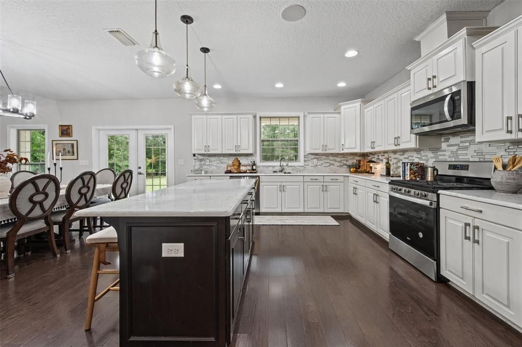 For Sale: $779,000 (4 beds, 3 baths, 4488 Square Feet)