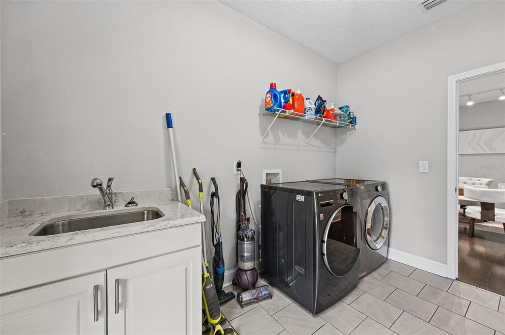 For Sale: $779,000 (4 beds, 3 baths, 4488 Square Feet)