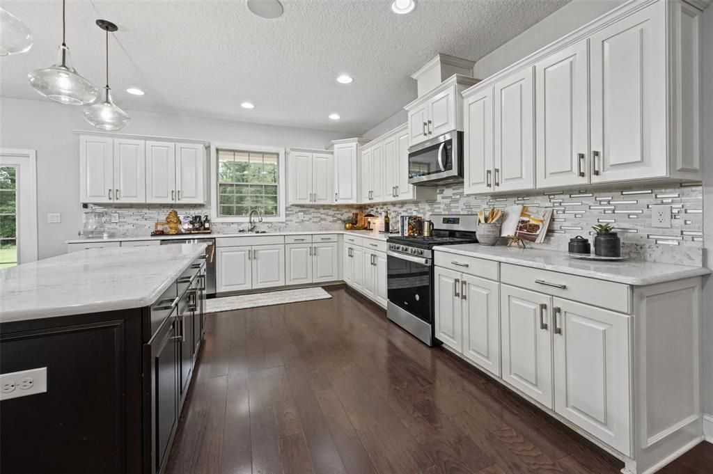 For Sale: $779,000 (4 beds, 3 baths, 4488 Square Feet)