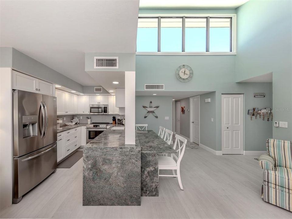For Sale: $515,000 (2 beds, 2 baths, 934 Square Feet)