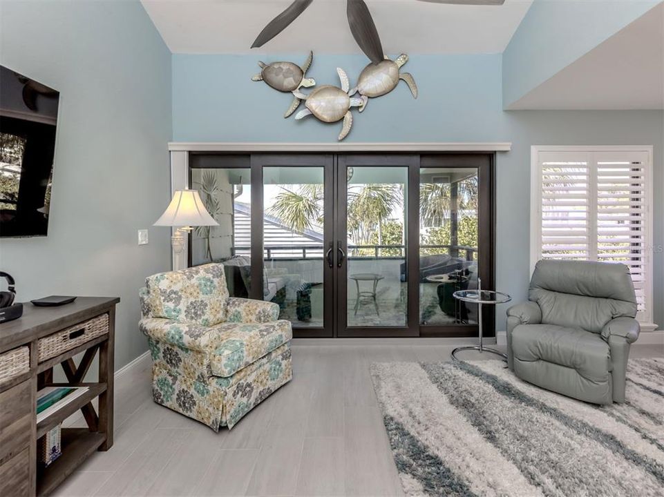For Sale: $515,000 (2 beds, 2 baths, 934 Square Feet)