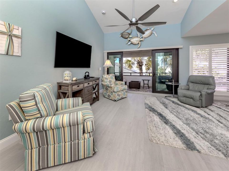 For Sale: $515,000 (2 beds, 2 baths, 934 Square Feet)