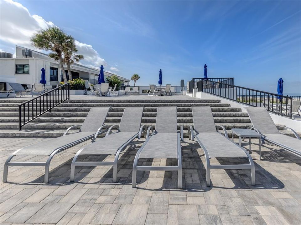 For Sale: $515,000 (2 beds, 2 baths, 934 Square Feet)