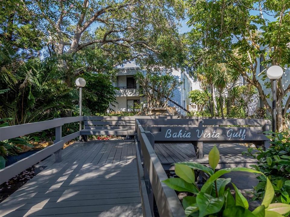 For Sale: $515,000 (2 beds, 2 baths, 934 Square Feet)