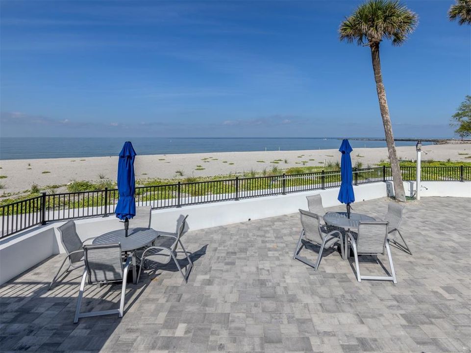 For Sale: $515,000 (2 beds, 2 baths, 934 Square Feet)