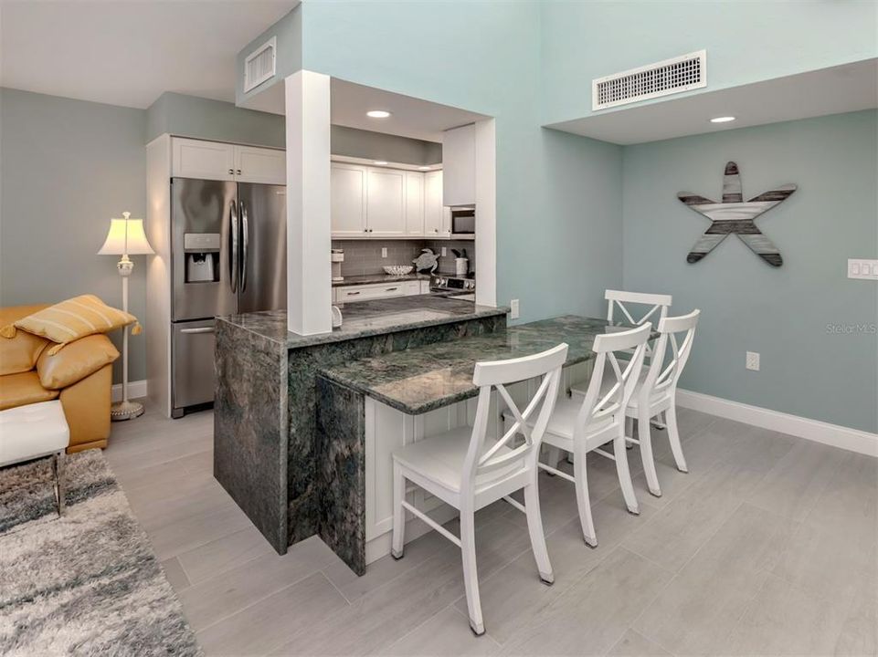 For Sale: $515,000 (2 beds, 2 baths, 934 Square Feet)