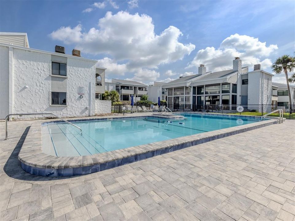For Sale: $515,000 (2 beds, 2 baths, 934 Square Feet)