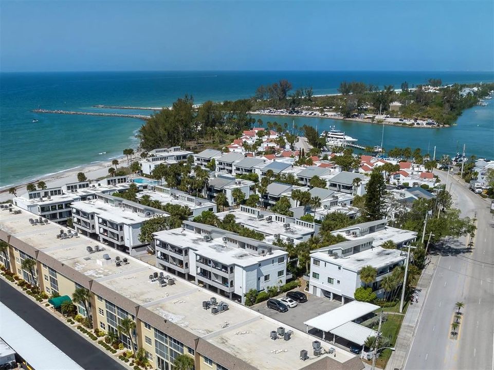 For Sale: $515,000 (2 beds, 2 baths, 934 Square Feet)