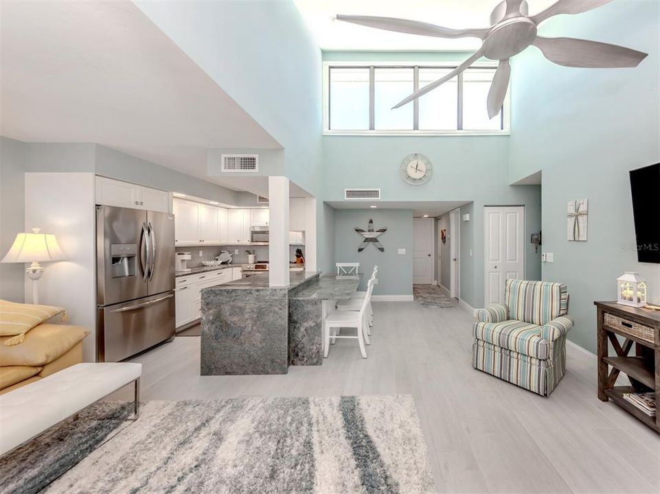 For Sale: $515,000 (2 beds, 2 baths, 934 Square Feet)