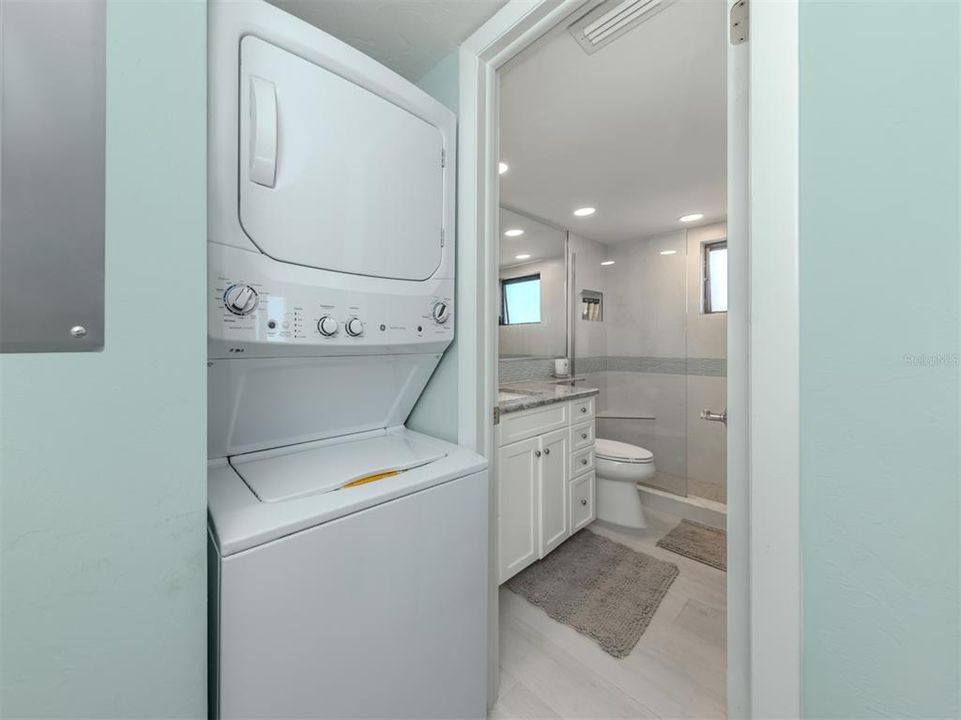 For Sale: $515,000 (2 beds, 2 baths, 934 Square Feet)
