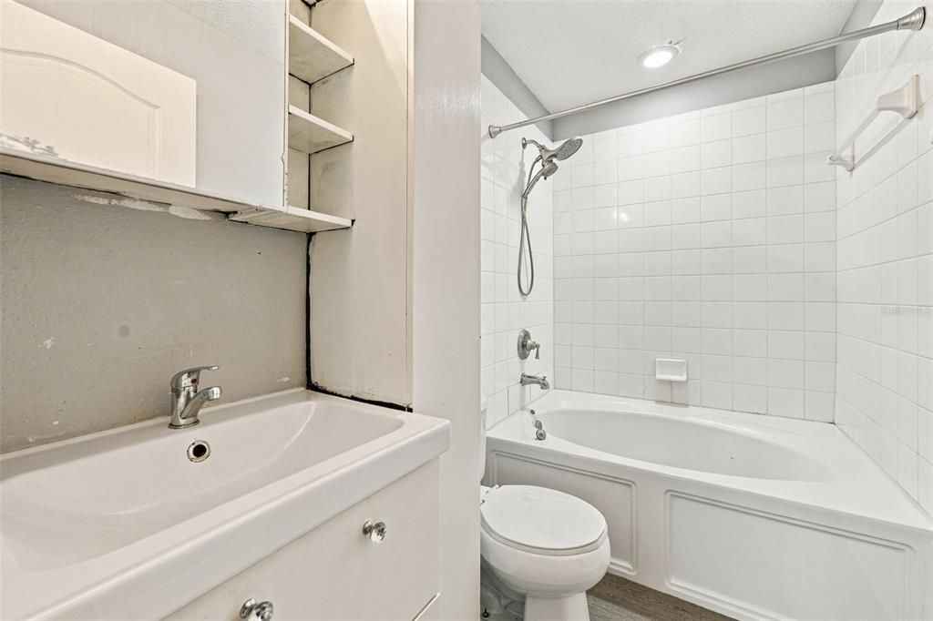 For Sale: $179,900 (3 beds, 2 baths, 1363 Square Feet)