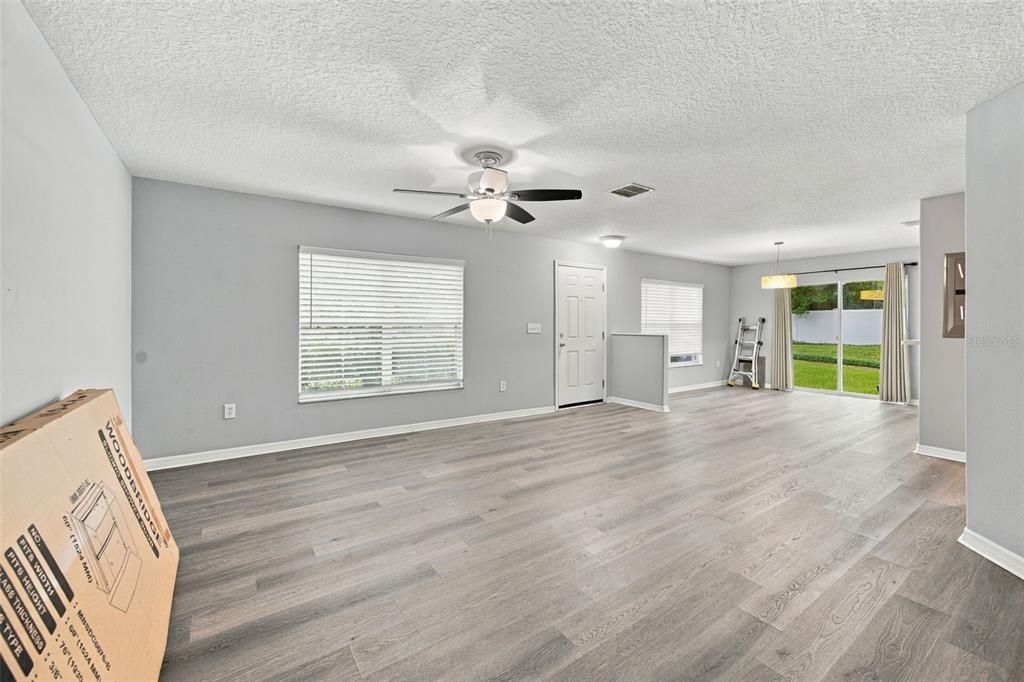 For Sale: $179,900 (3 beds, 2 baths, 1363 Square Feet)