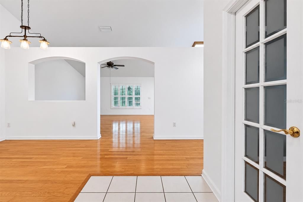 En Venta: $555,000 (4 camas, 2 baños, 1659 Pies cuadrados)