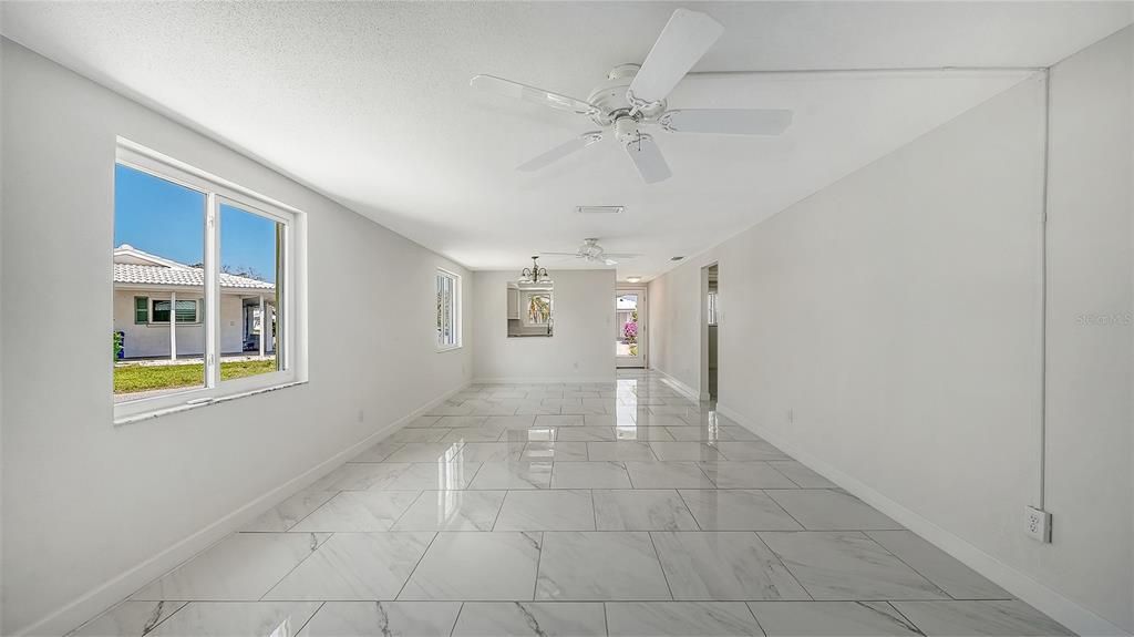 En Venta: $425,000 (2 camas, 2 baños, 1326 Pies cuadrados)