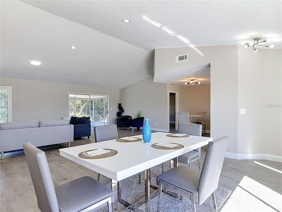 На продажу: $369,900 (3 спален, 2 ванн, 1703 Квадратных фут)