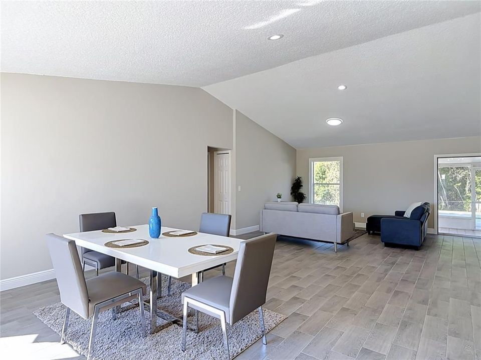 На продажу: $369,900 (3 спален, 2 ванн, 1703 Квадратных фут)