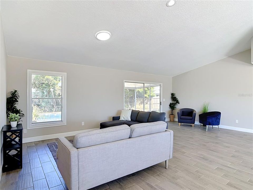 На продажу: $369,900 (3 спален, 2 ванн, 1703 Квадратных фут)