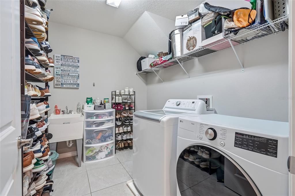 В аренду: $4,000 (6 спален, 3 ванн, 4442 Квадратных фут)