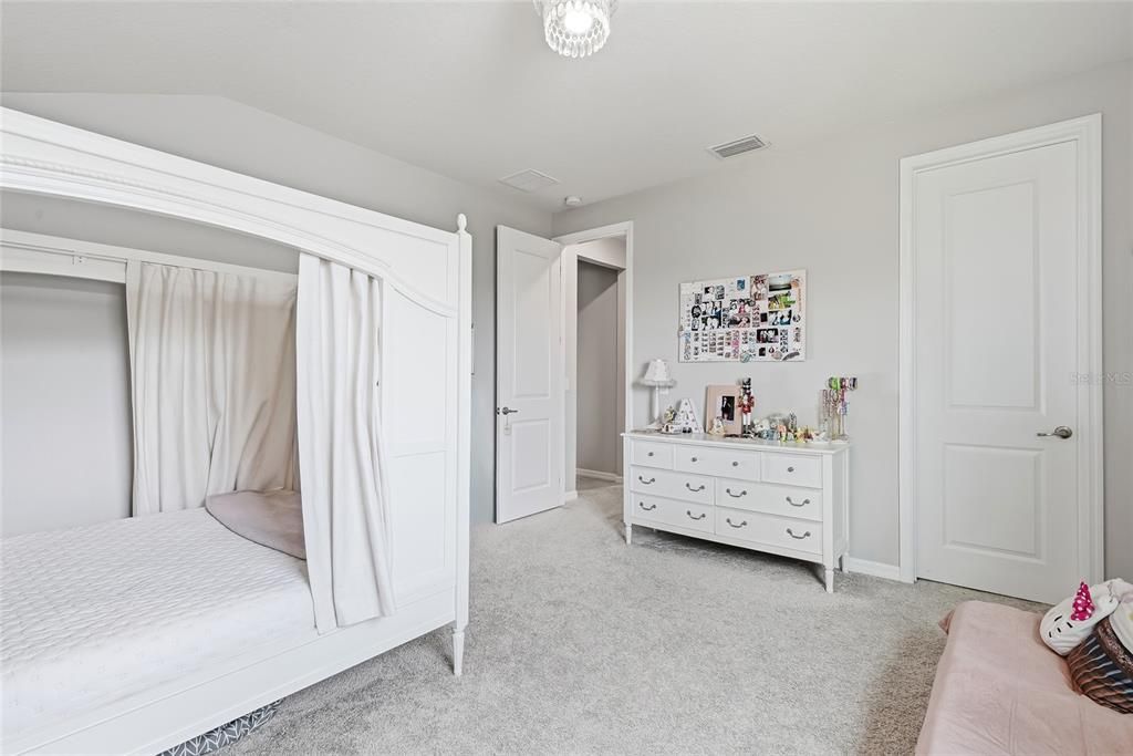 В аренду: $4,000 (6 спален, 3 ванн, 4442 Квадратных фут)