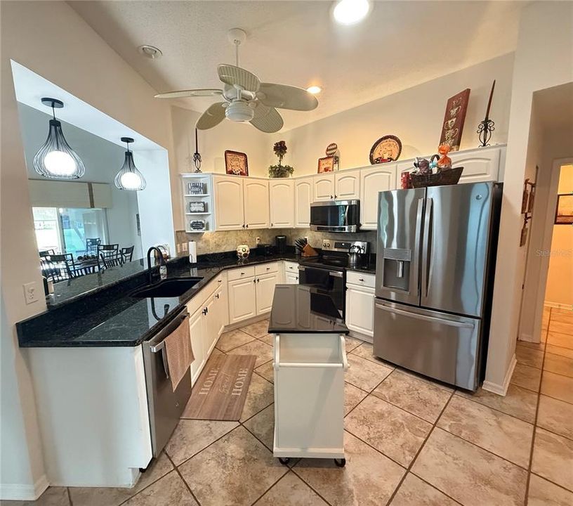 В аренду: $2,200 (2 спален, 2 ванн, 1700 Квадратных фут)