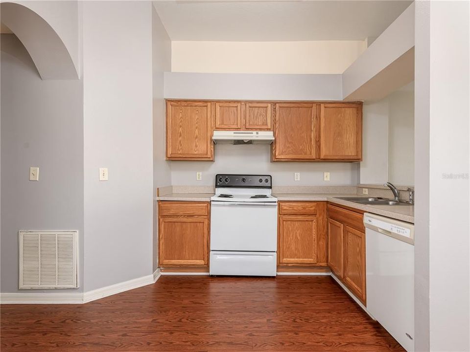 В аренду: $1,950 (3 спален, 2 ванн, 1350 Квадратных фут)
