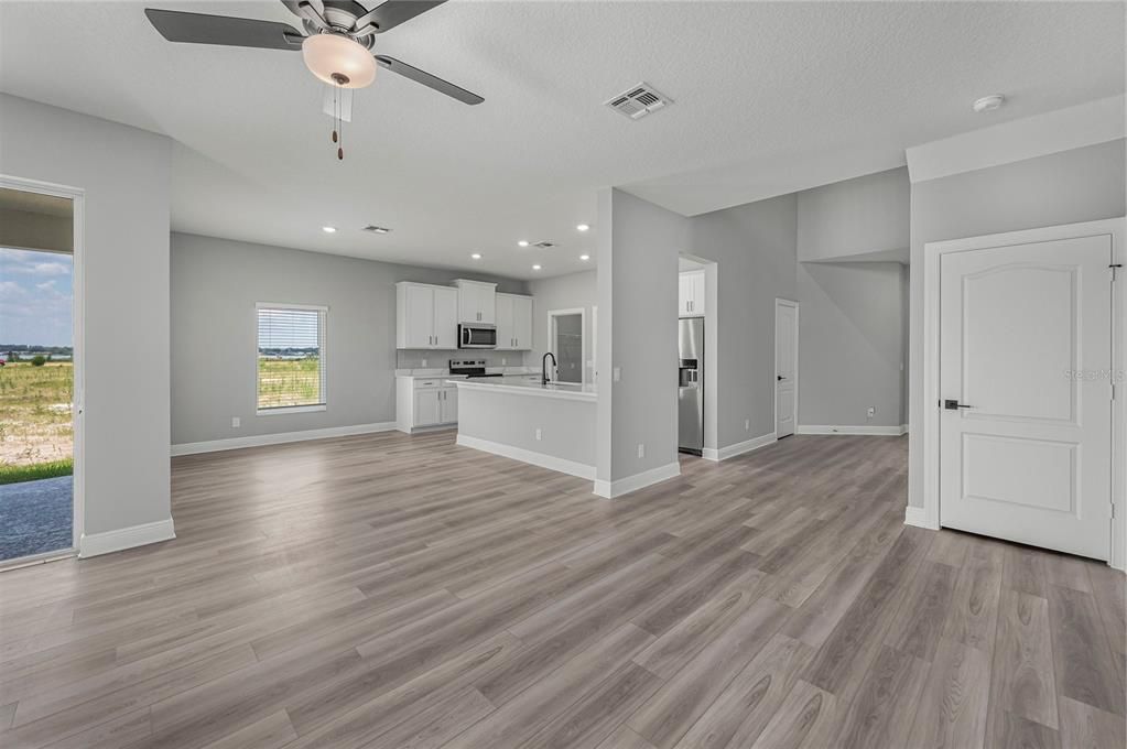 En Venta: $454,900 (5 camas, 2 baños, 2461 Pies cuadrados)