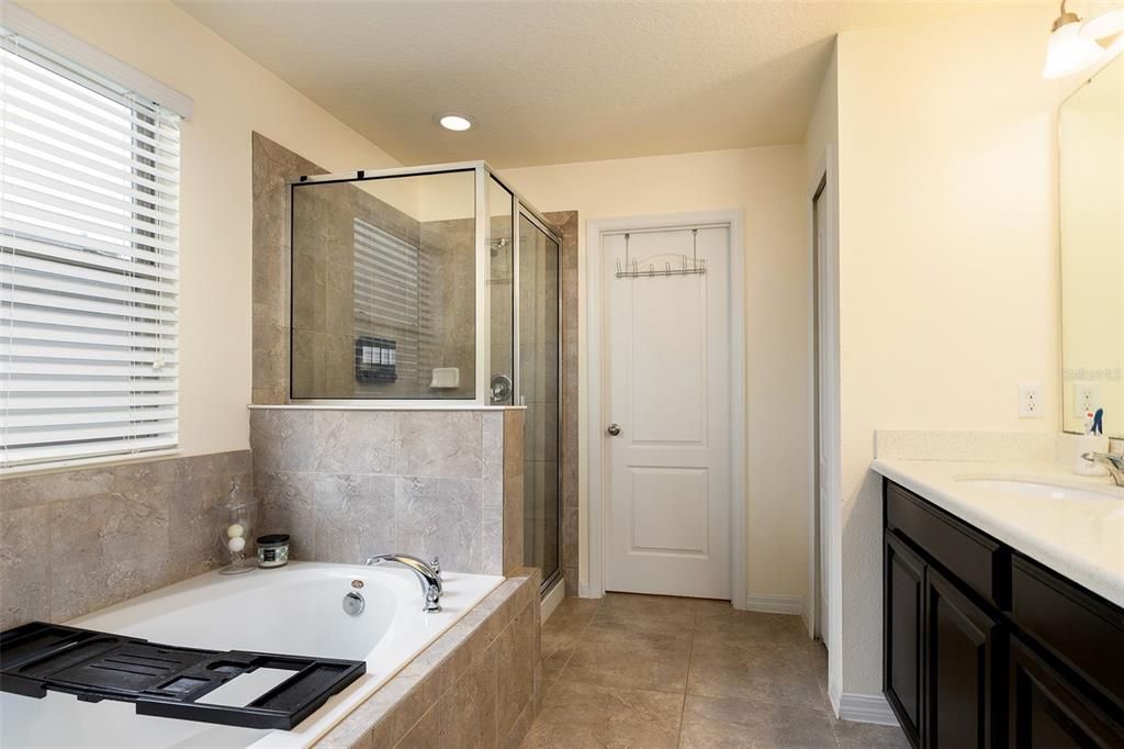 For Sale: $517,900 (4 beds, 2 baths, 2200 Square Feet)