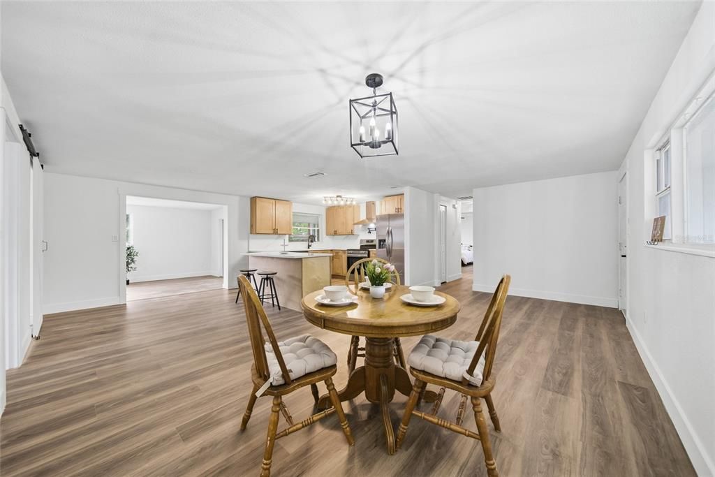 En Venta: $374,900 (4 camas, 2 baños, 1848 Pies cuadrados)