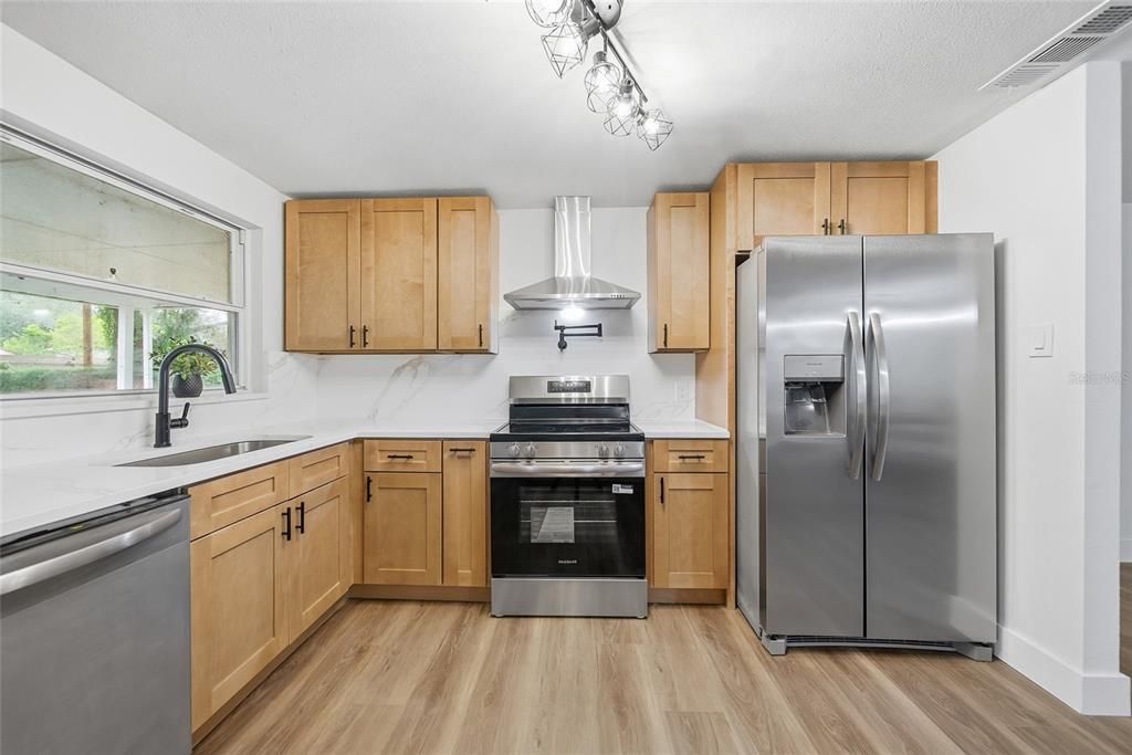 En Venta: $374,900 (4 camas, 2 baños, 1848 Pies cuadrados)
