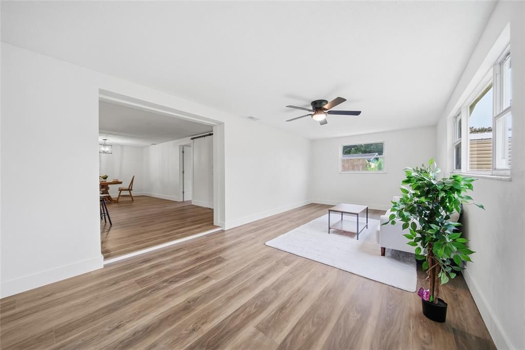 En Venta: $374,900 (4 camas, 2 baños, 1848 Pies cuadrados)