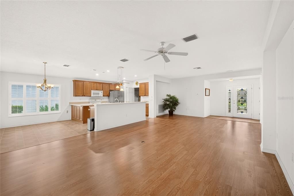 For Sale: $295,000 (3 beds, 2 baths, 1720 Square Feet)