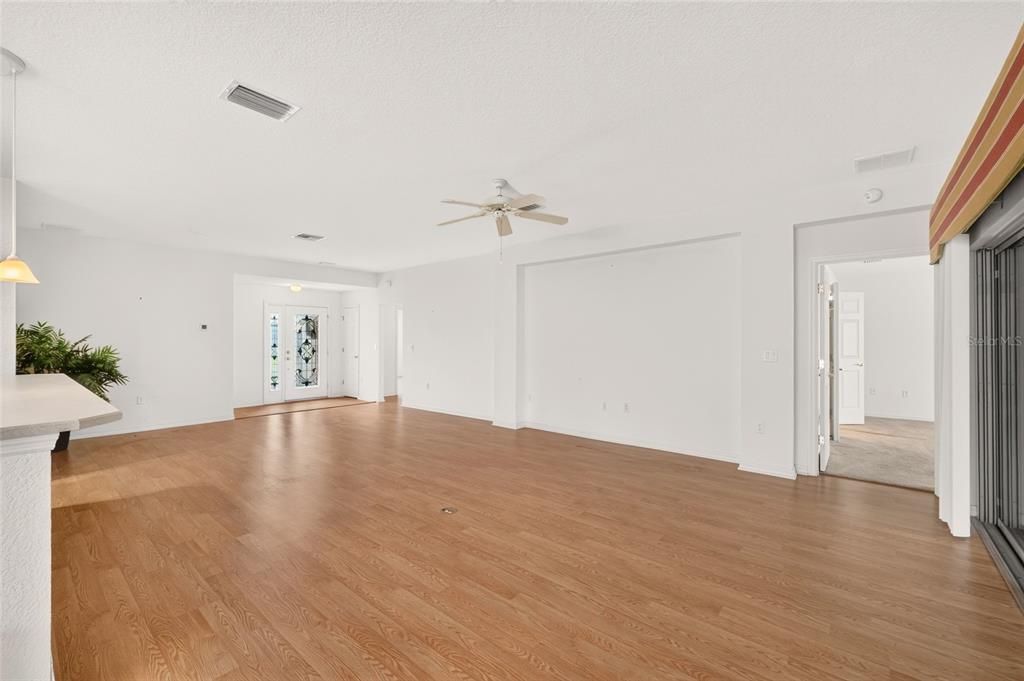 For Sale: $295,000 (3 beds, 2 baths, 1720 Square Feet)