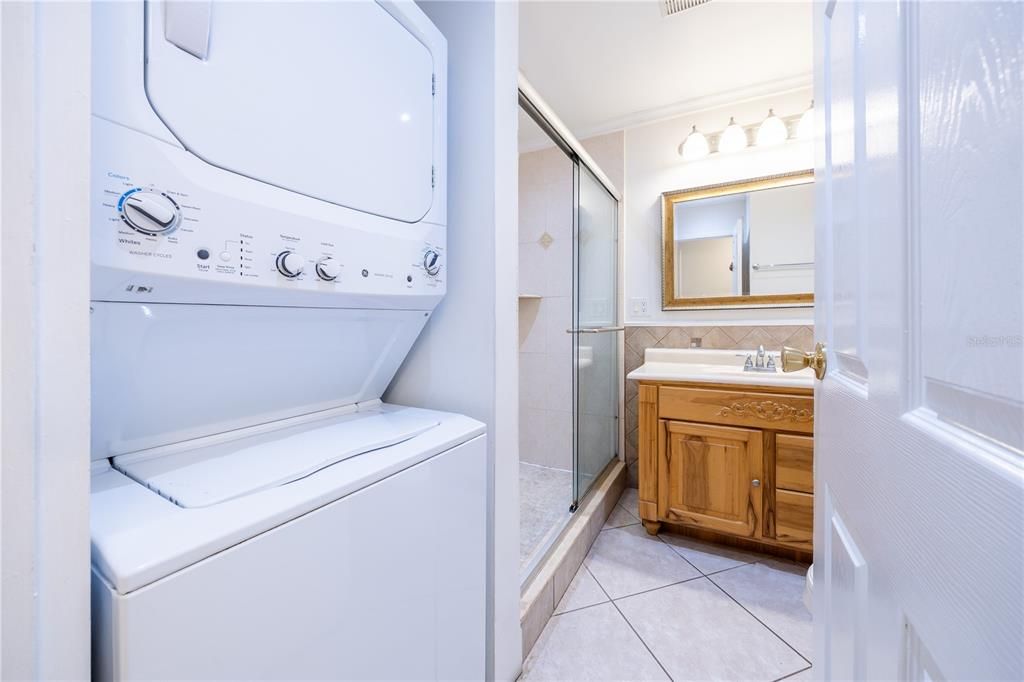 На продажу: $214,900 (2 спален, 2 ванн, 912 Квадратных фут)