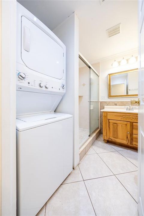 На продажу: $214,900 (2 спален, 2 ванн, 912 Квадратных фут)
