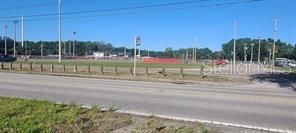 待售: $799,000 (3.03 acres)