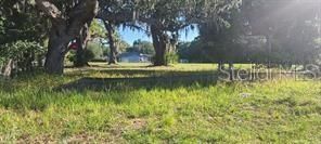 待售: $799,000 (3.03 acres)